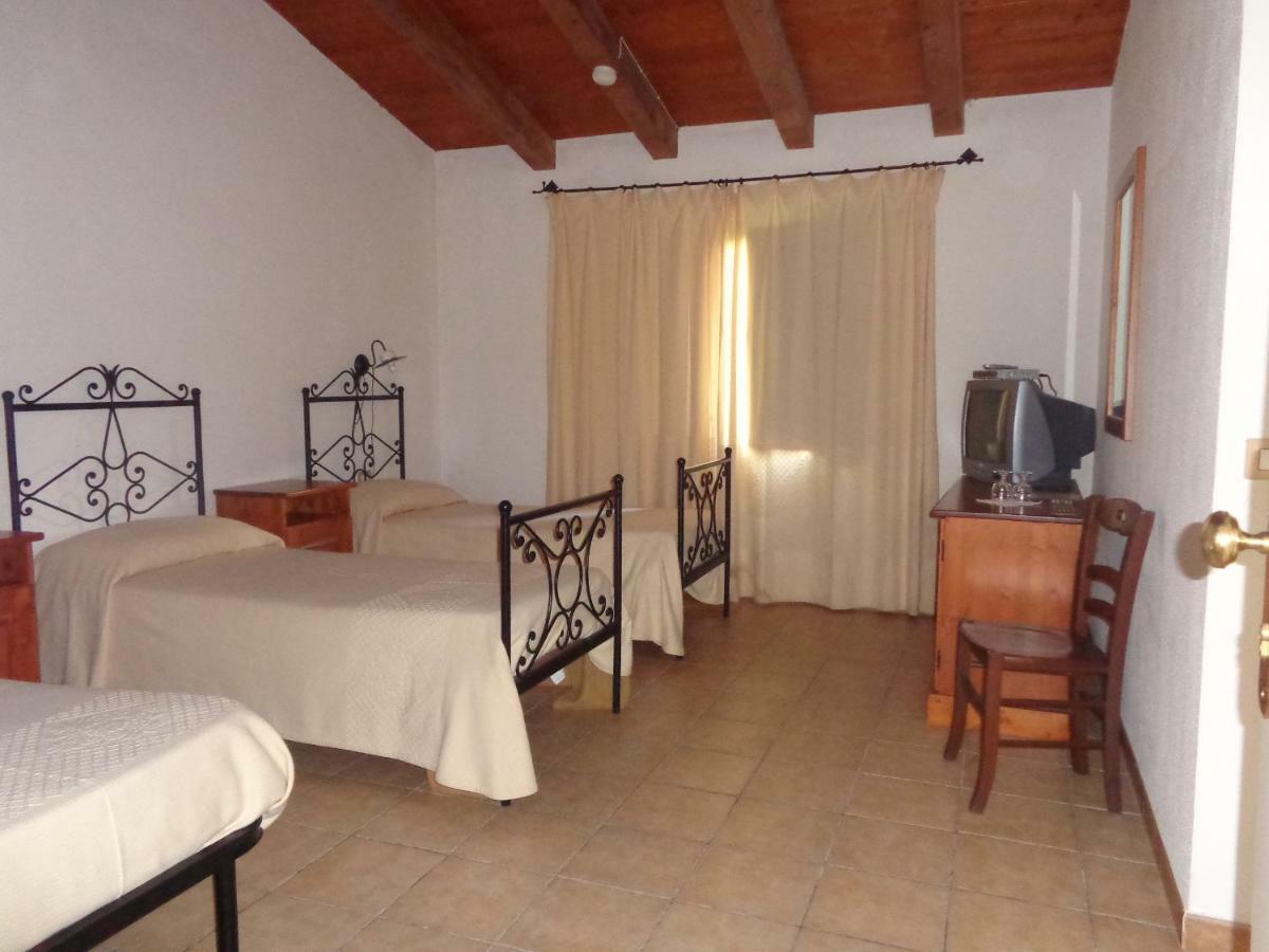 Hotel Su Baione Abbasanta Kültér fotó